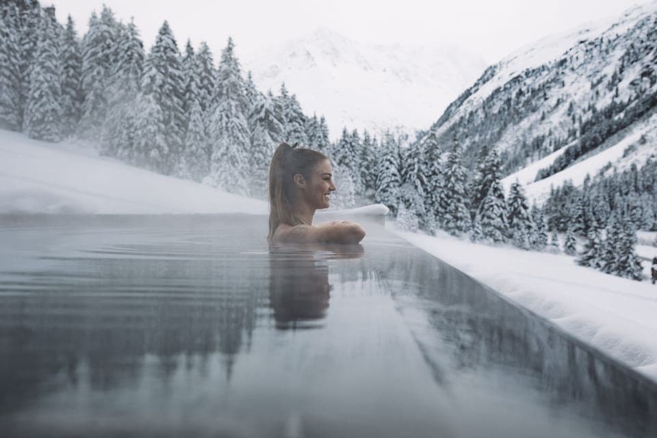 2 indoor pools, outdoor pool, open 11:00 AM to 7:00 PM, sun loungers