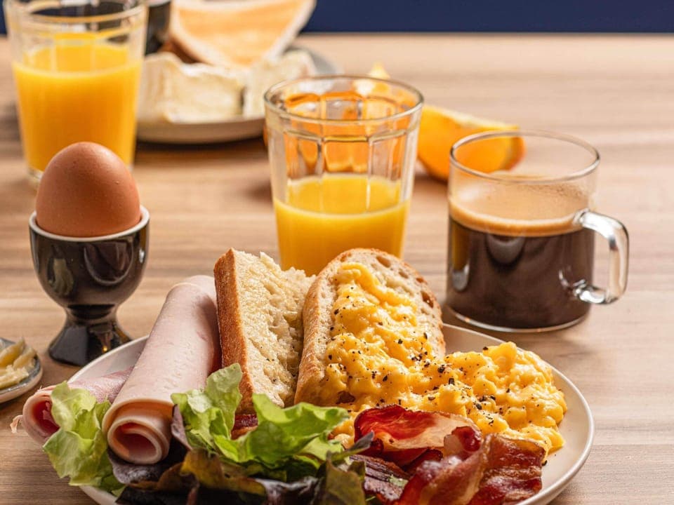 Daily buffet breakfast (EUR 13.50 per person)