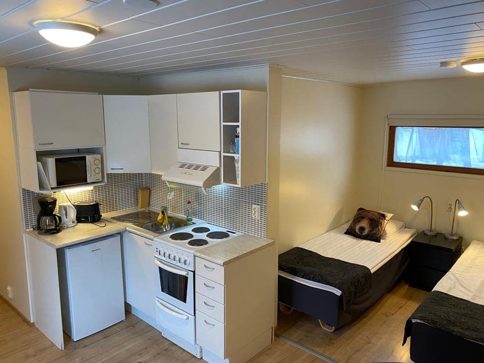 1 bedroom, desk, iron/ironing board, cribs/infant beds