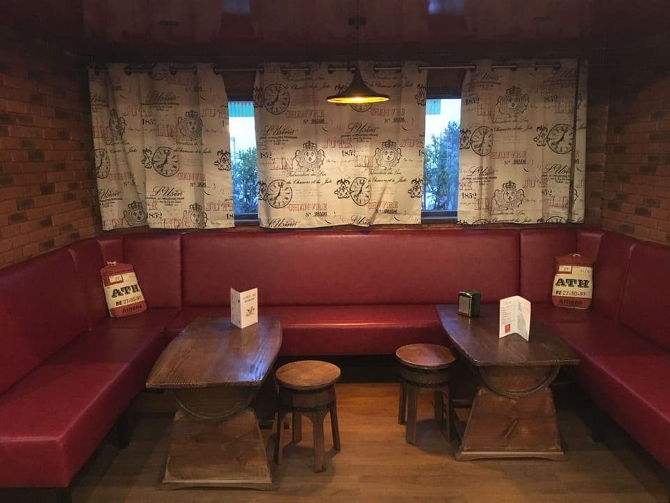 Breakfast and dinner served, French cuisine