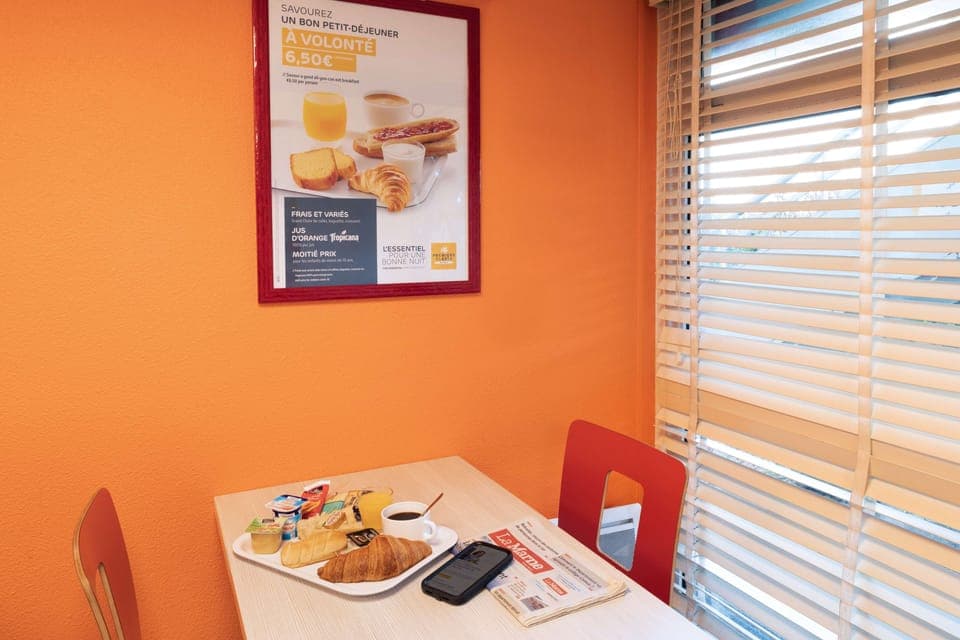 Daily buffet breakfast (EUR 7 per person)