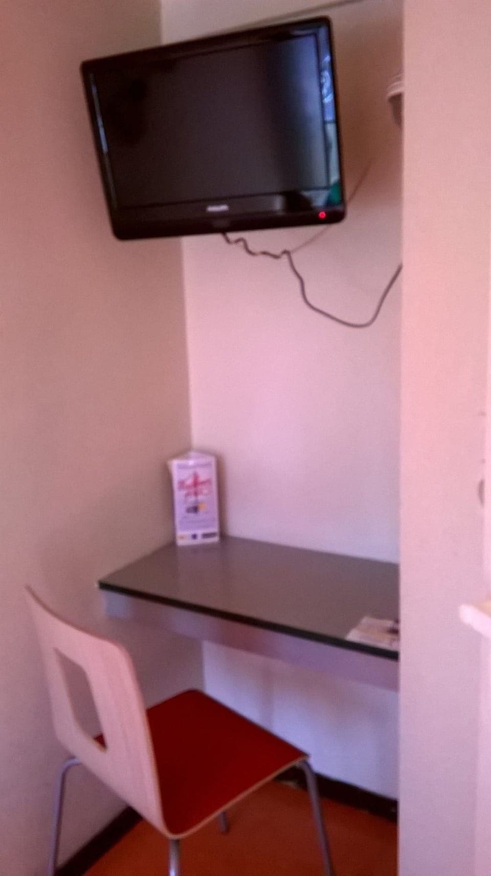 Standard Room, 1 Double Bed | Desk, blackout drapes, free WiFi, bed sheets