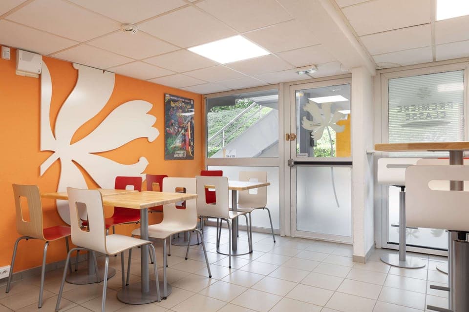 To-go breakfast on weekdays (EUR 6.90 per person)