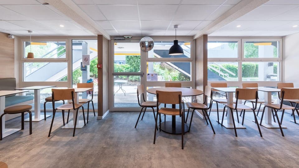 Daily buffet breakfast (EUR 6.2 per person)