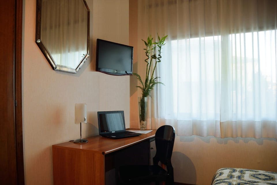 Standard Single Room | Minibar, in-room safe, desk, soundproofing