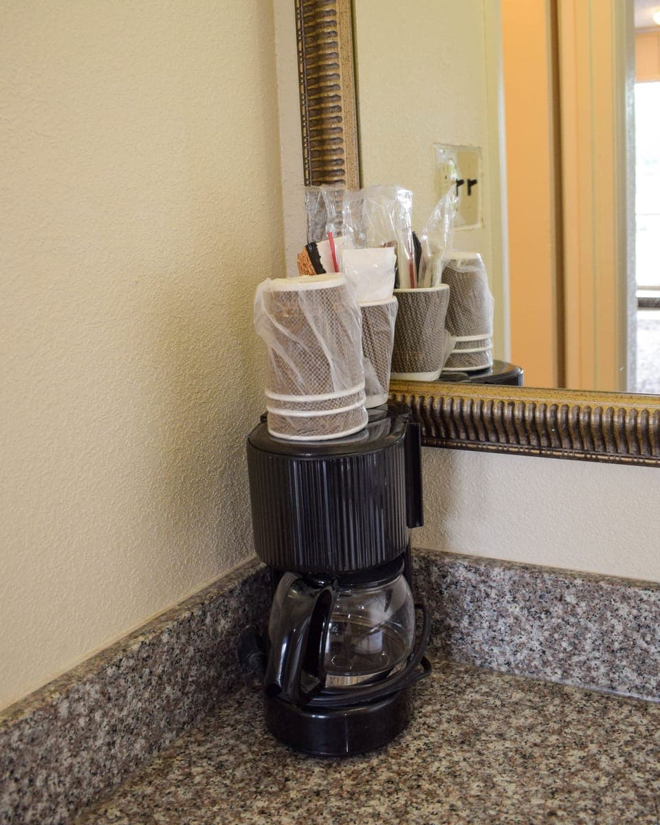 Combined shower/tub, spring water tub, towels