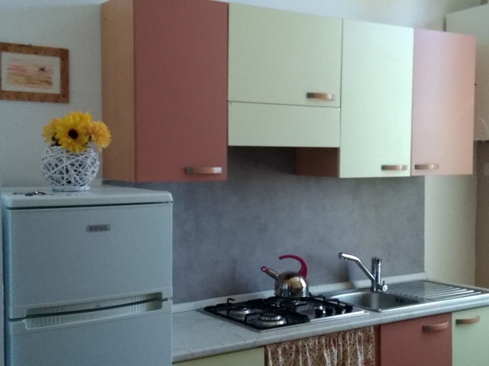 Full-size fridge, microwave, stovetop, cookware/dishes/utensils