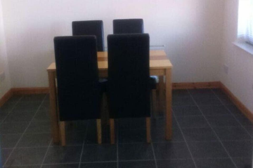 House, 4 Bedrooms | In-room dining