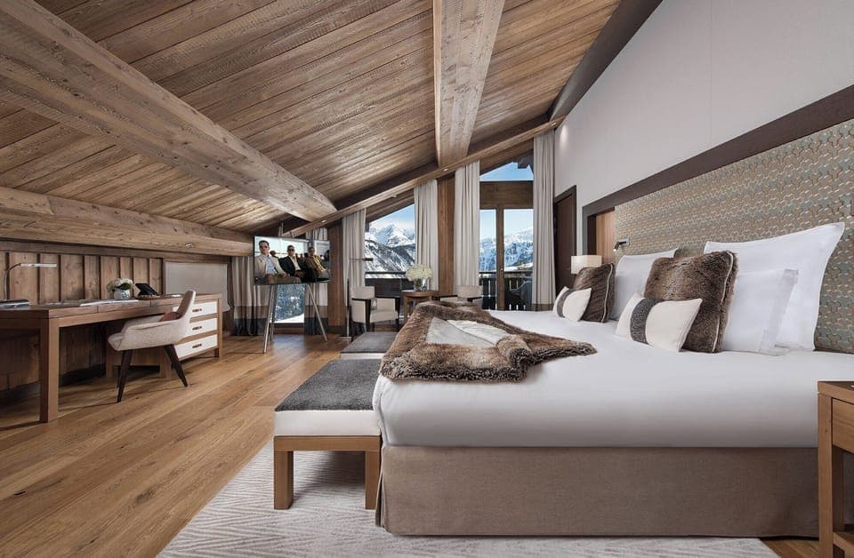 Premium bedding, pillowtop beds, free minibar items, in-room safe