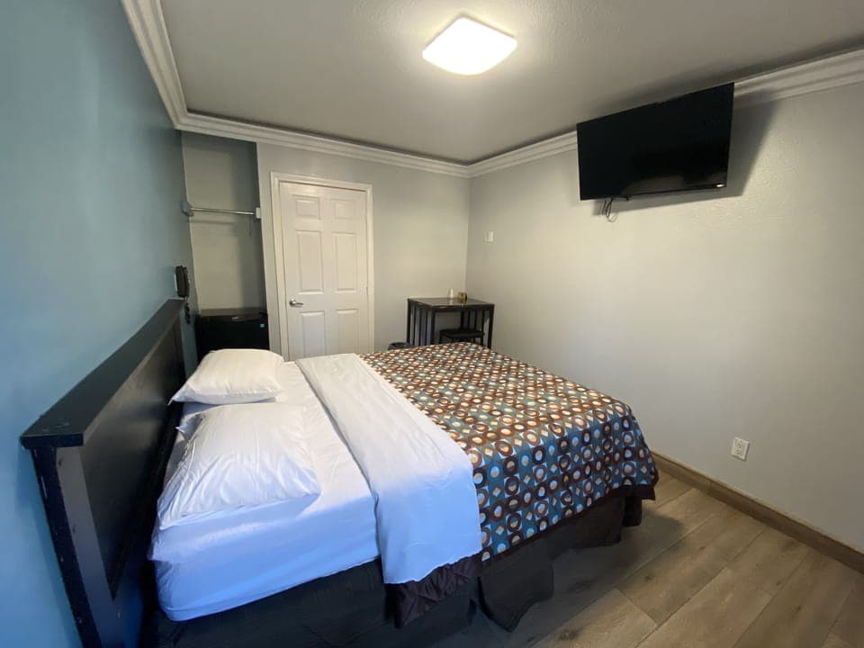 Desk, free WiFi, bed sheets