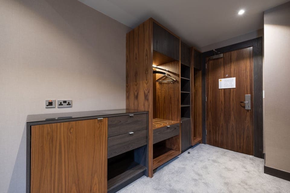 Executive Twin Room, 2 Twin Beds, City View | Living area | TV