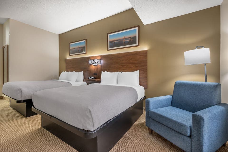 Hypo-allergenic bedding, iron/ironing board, free WiFi, bed sheets