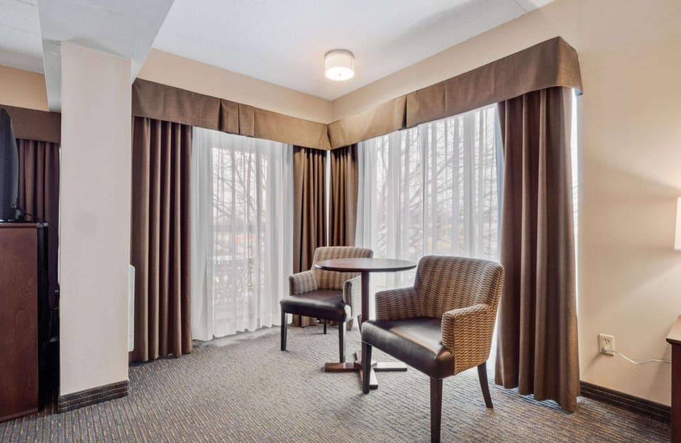 Standard Room, 1 King Bed, Balcony, Tower | Blackout drapes, iron/ironing board, rollaway beds, free WiFi