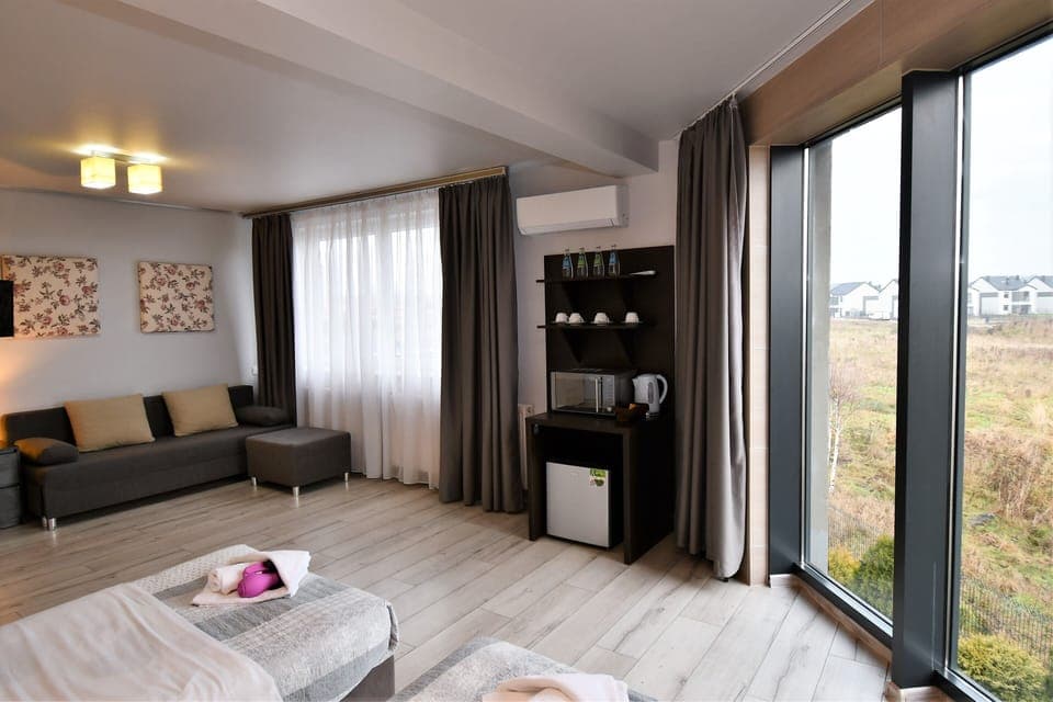 Triple Room, Private Bathroom (II) | Minibar, desk, iron/ironing board, free WiFi