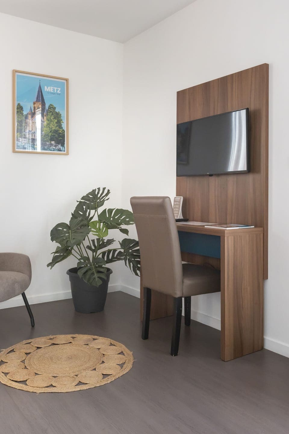 Standard Studio (2 People) | Desk, laptop workspace, soundproofing, free cribs/infant beds