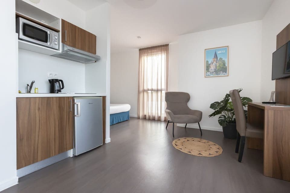 Standard Studio (2 People) | Desk, laptop workspace, soundproofing, free cribs/infant beds