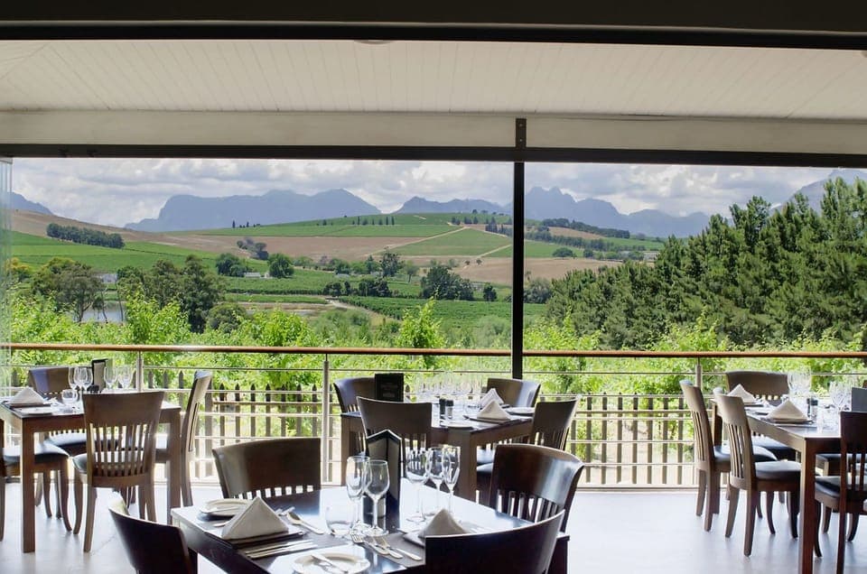 Breakfast and lunch served, garden views 