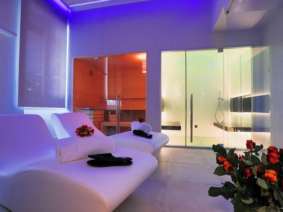 Couples treatment rooms, sauna, steam room, Turkish bath