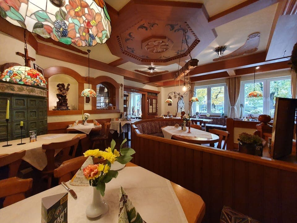 Lunch and dinner served, Regional cuisine