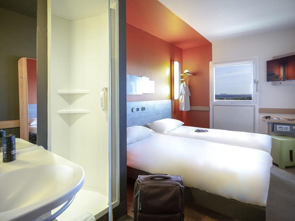 Twin Room, 2 Twin Beds | In-room safe, soundproofing, free cribs/infant beds, free WiFi