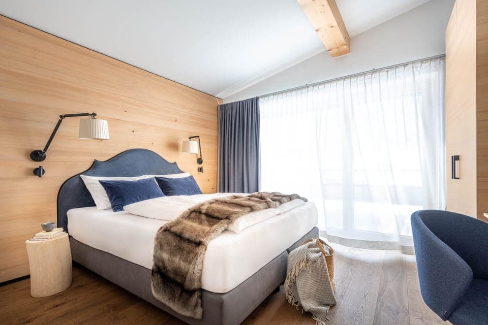 Deluxe Chalet | In-room safe, desk, blackout drapes, soundproofing