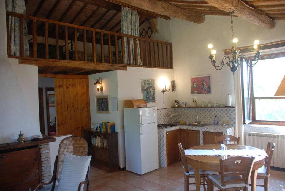 Standard Apartment, 3 Bedrooms, Fireplace, Garden View | Private kitchenette | Fridge, stovetop, coffee/tea maker, electric kettle