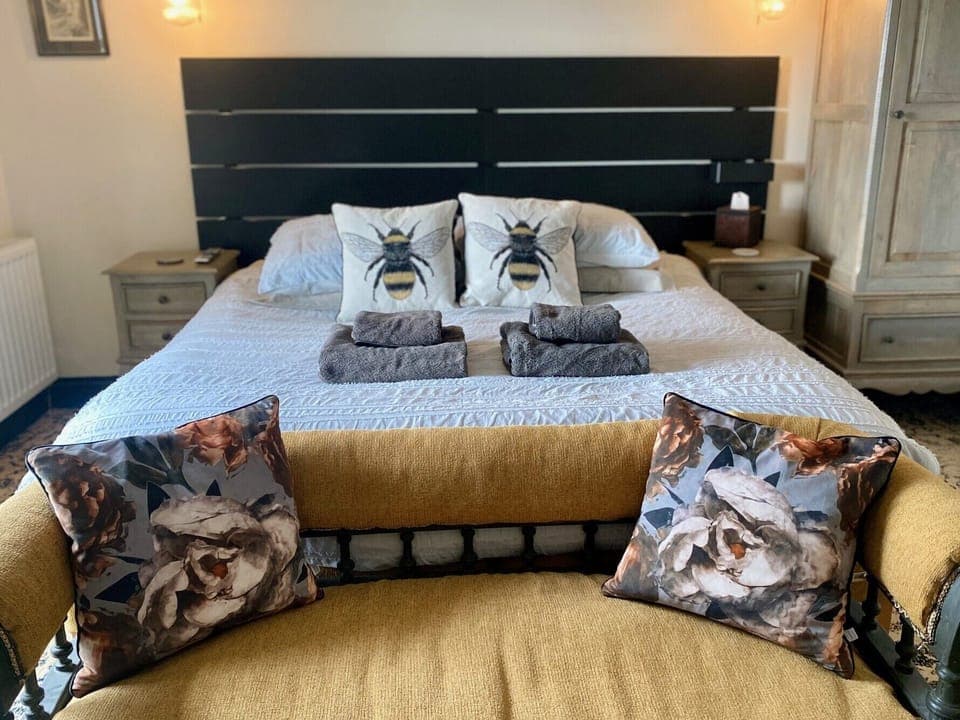 Superior Double or Twin Room (King) | Individually decorated, individually furnished, laptop workspace