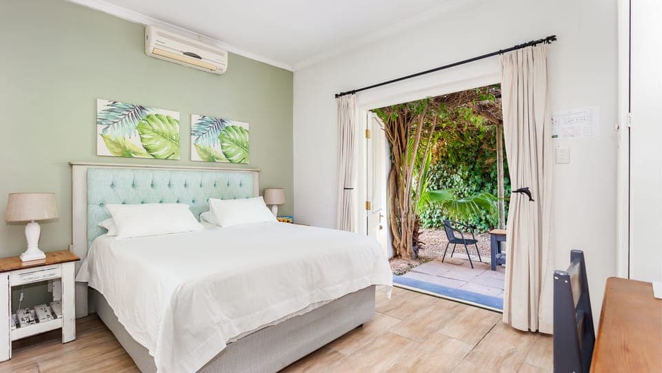 Basic Studio | 9 bedrooms, in-room safe, desk, laptop workspace