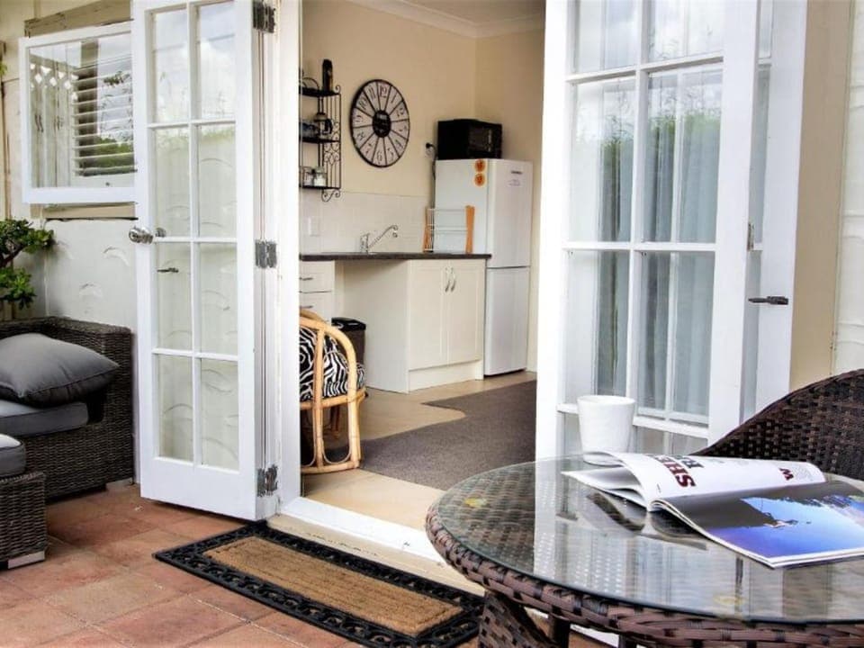 The Par 3 Accessible Apartment (no view) | Private kitchenette | Coffee/tea maker, electric kettle