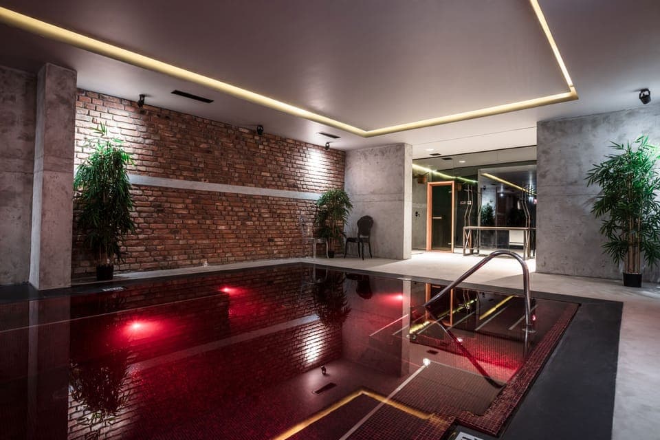 Sauna, steam room, Turkish bath, body treatments, facials, massages