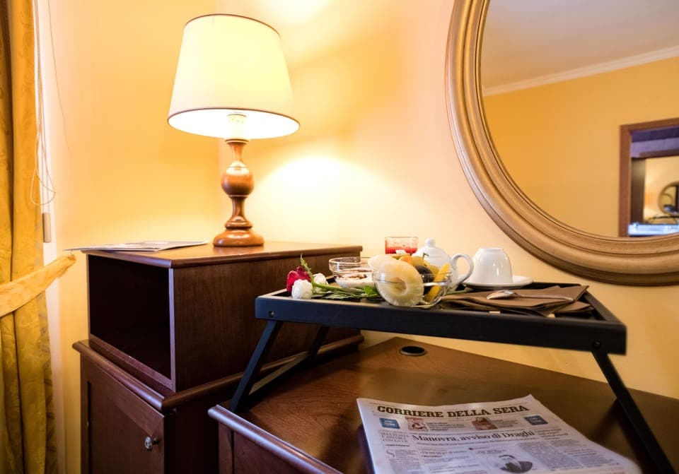 Minibar, in-room safe, desk, iron/ironing board