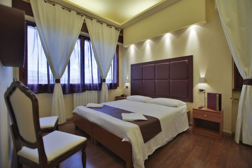 Frette Italian sheets, hypo-allergenic bedding, desk, blackout drapes