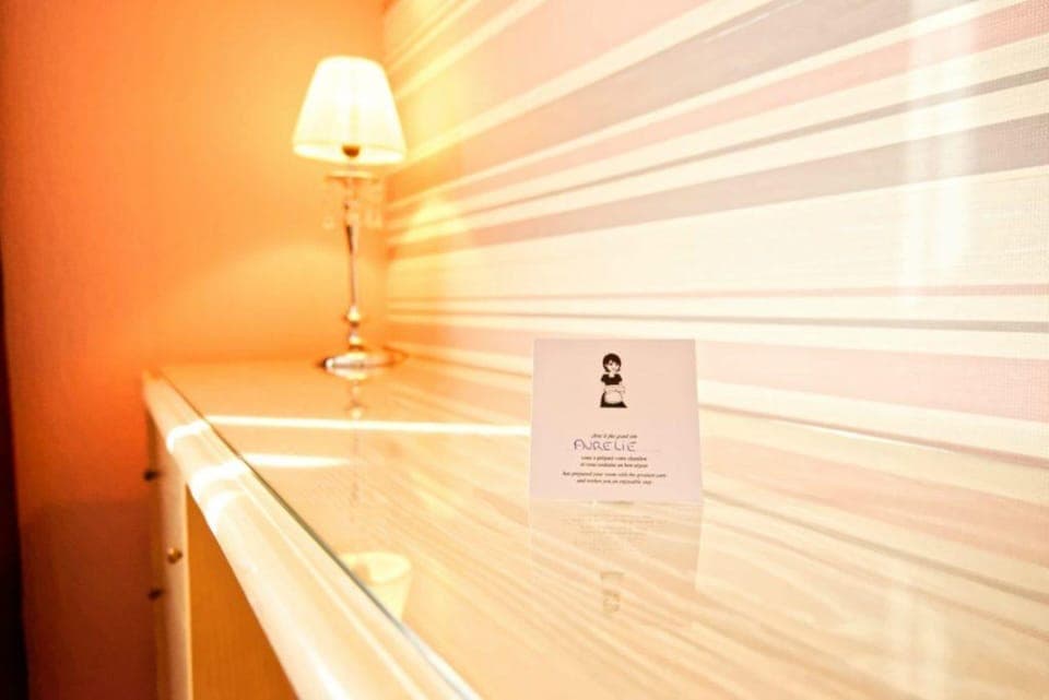 Desk, soundproofing, free WiFi, wheelchair access