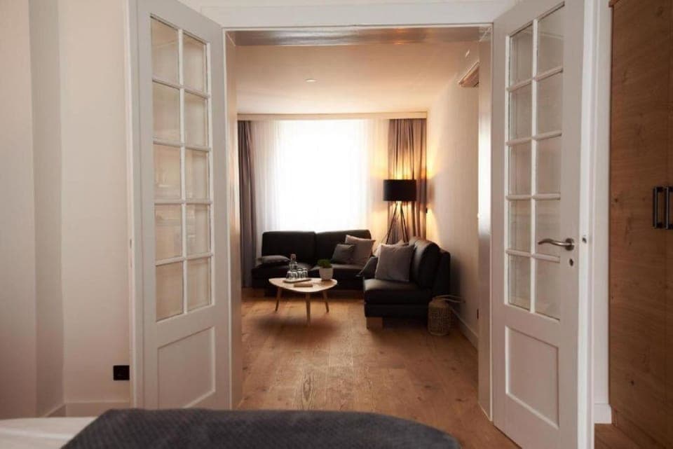 Apartment (large) | In-room safe, laptop workspace, blackout drapes, soundproofing