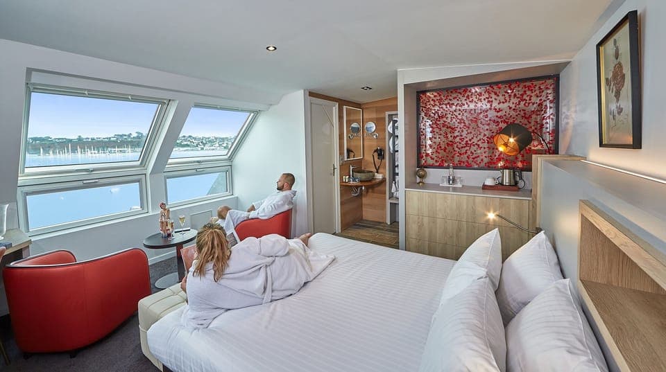 Panoramic Double Room | Desk, soundproofing, iron/ironing board, free cribs/infant beds