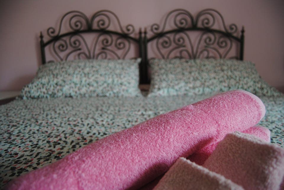 Quadruple Room, Ensuite | Desk, free cribs/infant beds, free WiFi, bed sheets