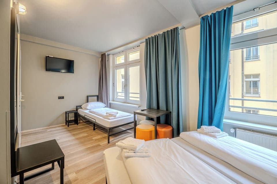 Triple Room | Iron/ironing board, free WiFi, bed sheets