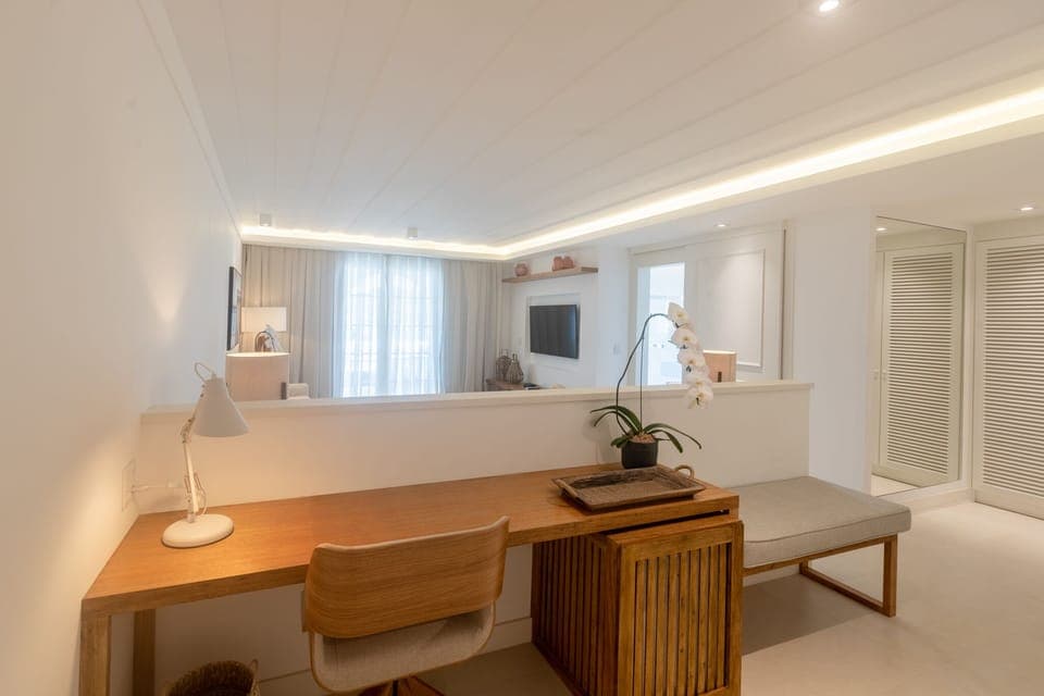 Premium Room | Minibar, in-room safe, blackout drapes, free WiFi