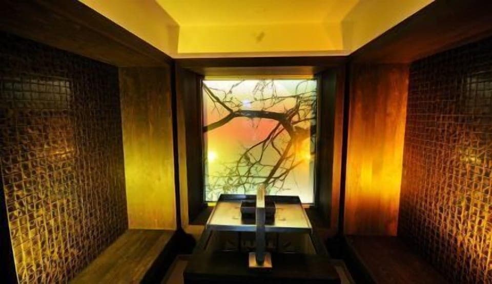 Couples treatment rooms, sauna, steam room, body treatments, body wraps