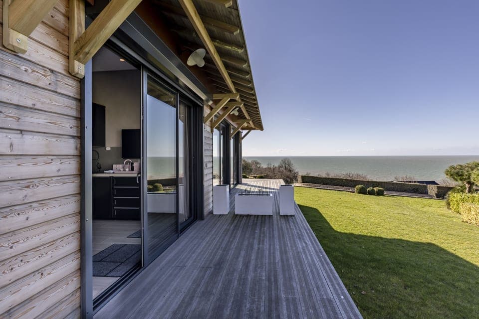 Superior Studio Suite, 1 Queen Bed | Premium bedding, pillowtop beds, minibar, individually decorated