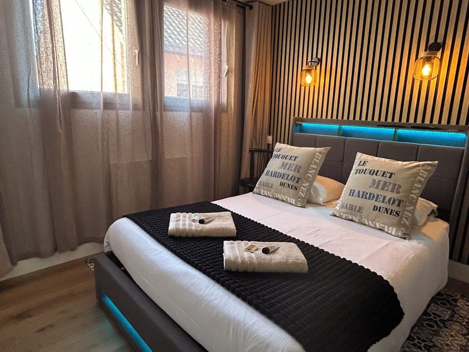 Apartment (3 adults) | Soundproofing, free WiFi, bed sheets