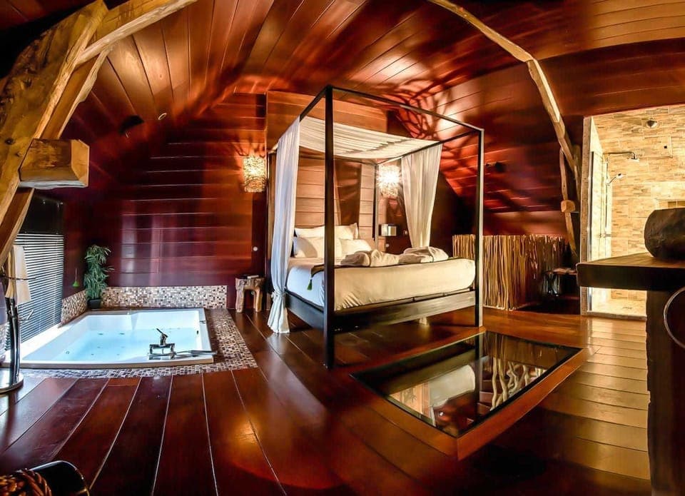 Signature Suite (Indonesienne) | Premium bedding, desk, free WiFi