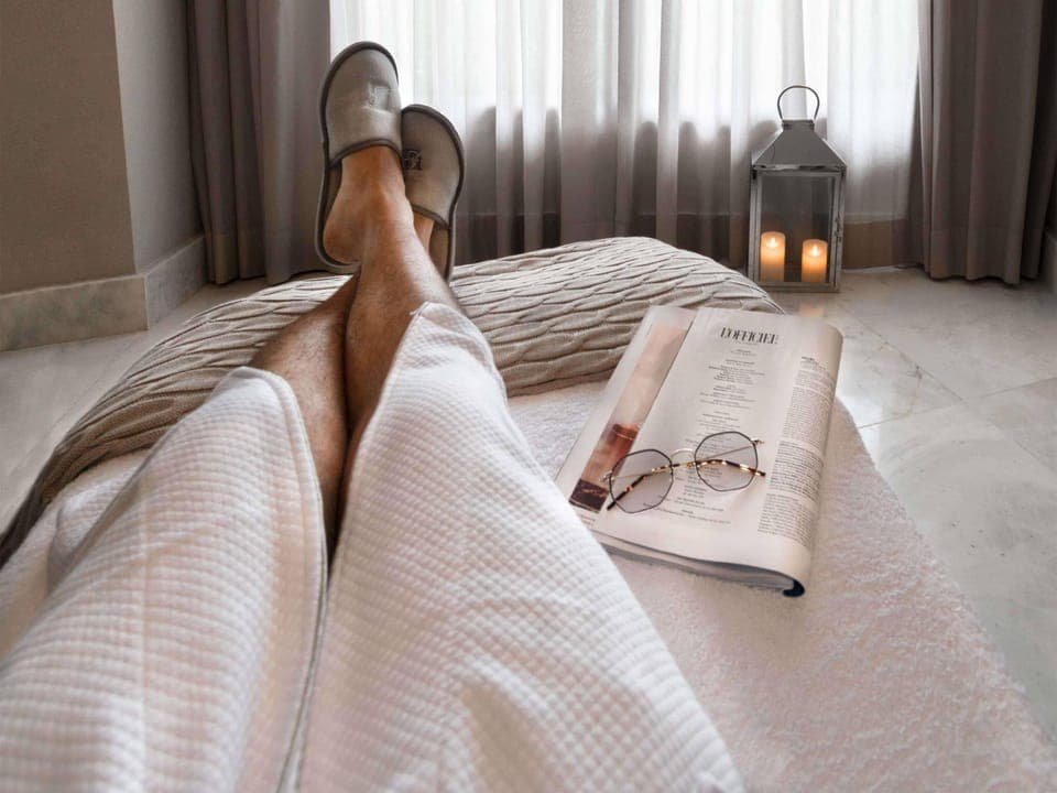 Sauna, hot tub, body treatments, body scrubs, facials, 6 treatment rooms