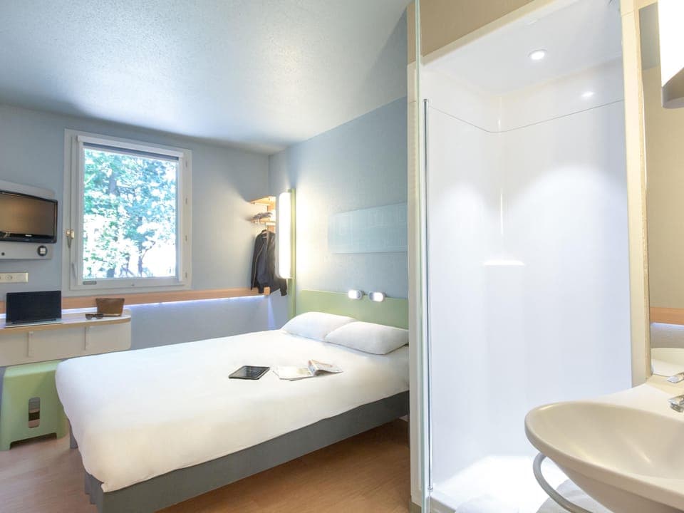 Double Room | Desk, soundproofing, free cribs/infant beds, rollaway beds