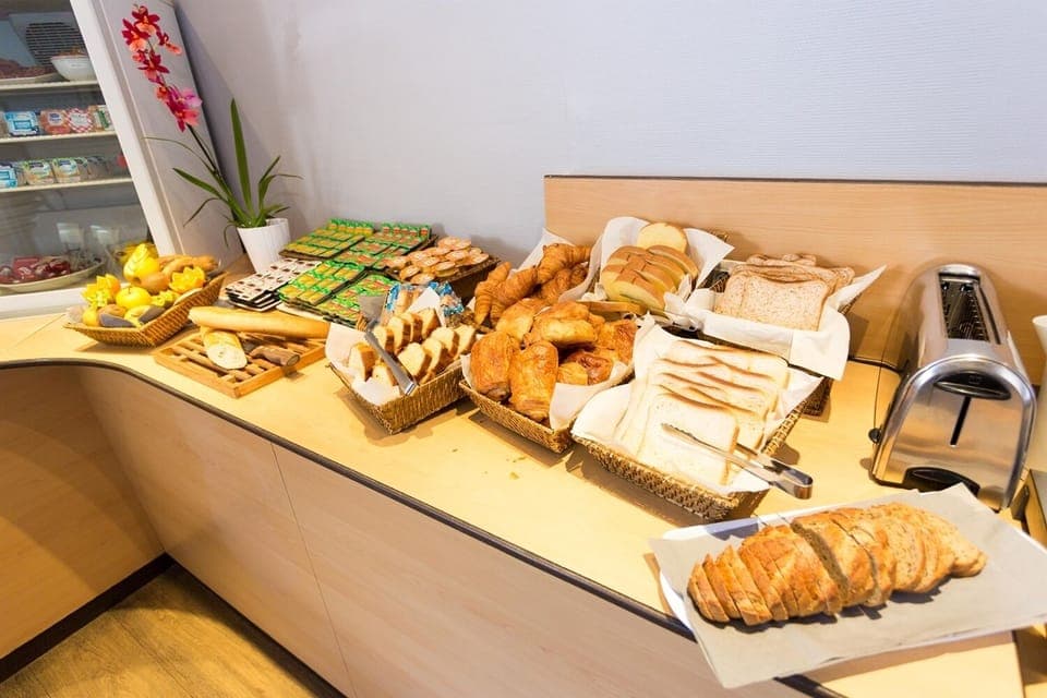 Daily buffet breakfast (EUR 9.50 per person)