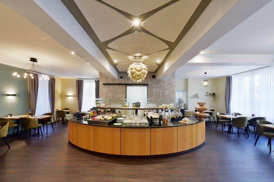 Daily self-serve breakfast (CHF 18.50 per person)