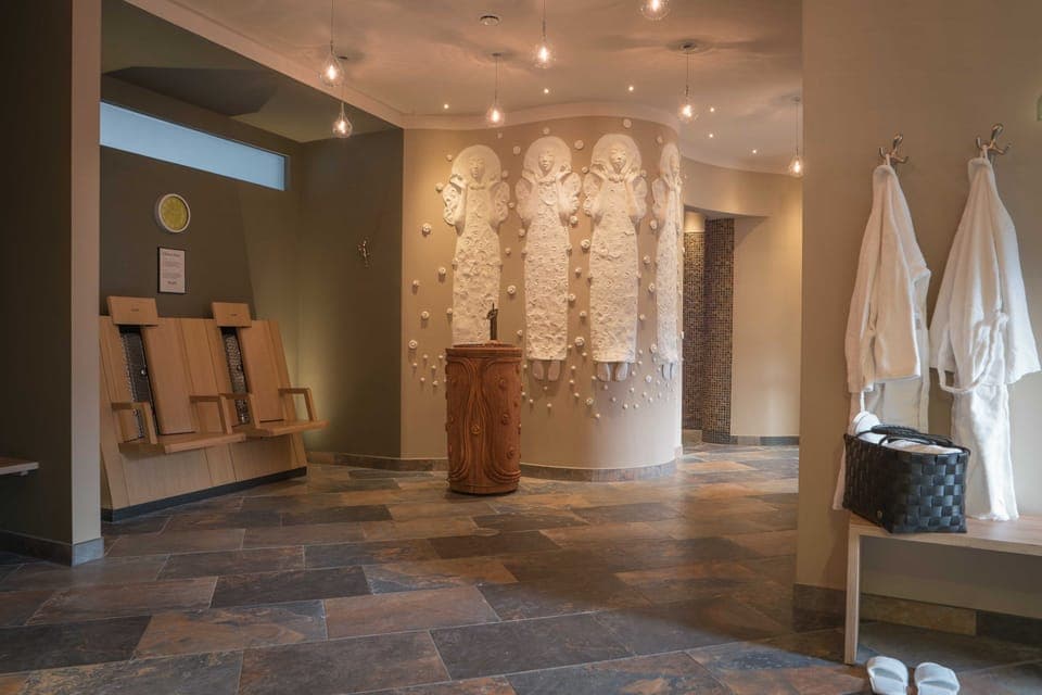 Sauna, steam room, body treatments, aromatherapy, body wraps