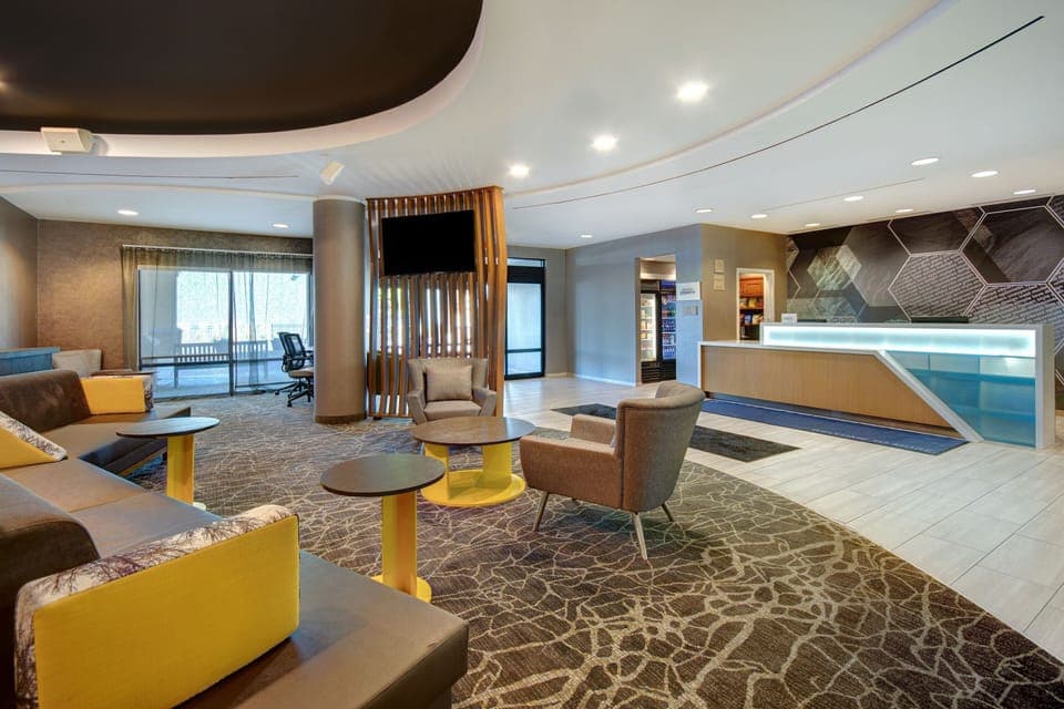 Lobby lounge