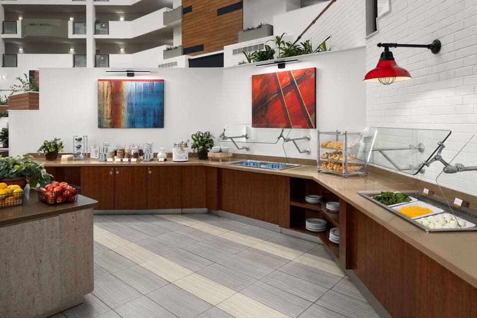 Free daily continental breakfast