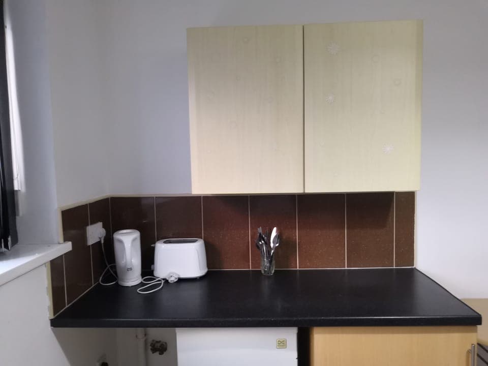 Apartment, Smoking, Corner | Private kitchen | Coffee/tea maker, electric kettle
